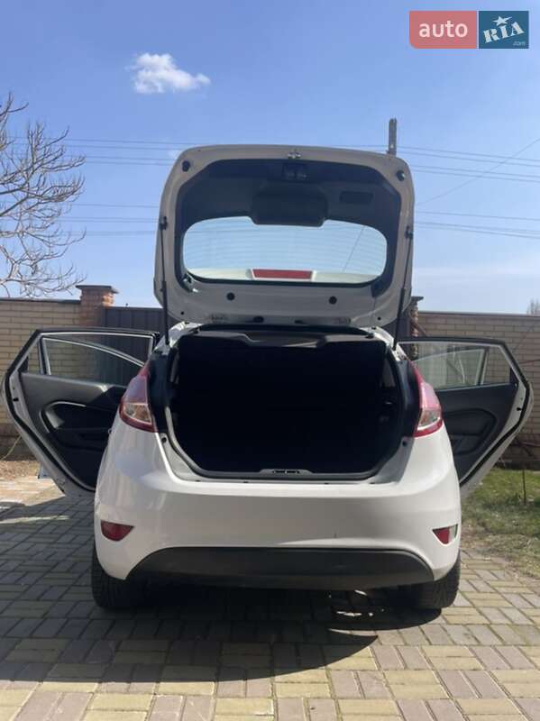 Хэтчбек Ford Fiesta 2017 в Киеве