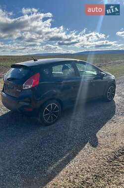 Хэтчбек Ford Fiesta 2016 в 