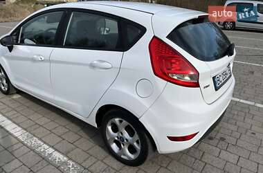 Хэтчбек Ford Fiesta 2011 в 