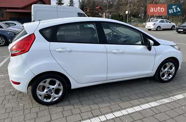 Хэтчбек Ford Fiesta 2011 в 