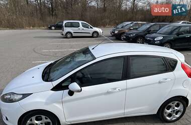 Хэтчбек Ford Fiesta 2011 в 