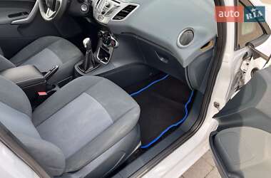 Хэтчбек Ford Fiesta 2011 в 