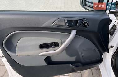 Хэтчбек Ford Fiesta 2011 в 