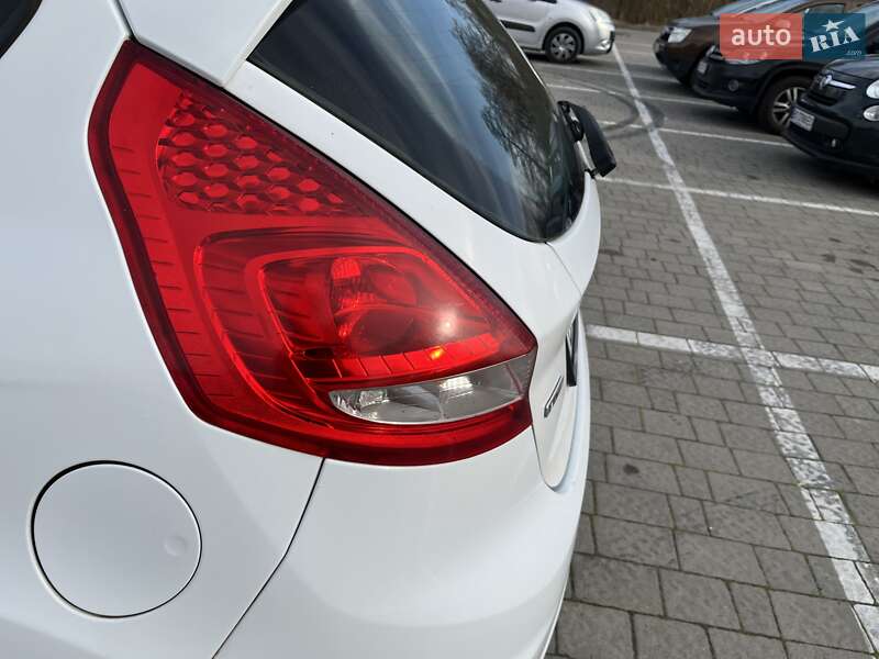 Хетчбек Ford Fiesta 2011 в Львові