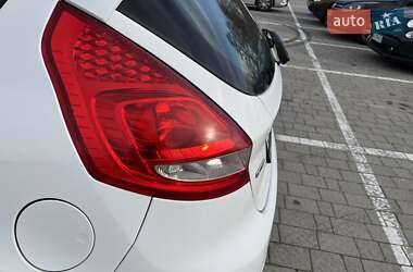 Хэтчбек Ford Fiesta 2011 в 