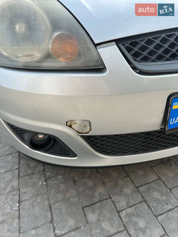 Хетчбек Ford Fiesta 2006 в Золочеві