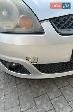 Хэтчбек Ford Fiesta 2006 в 