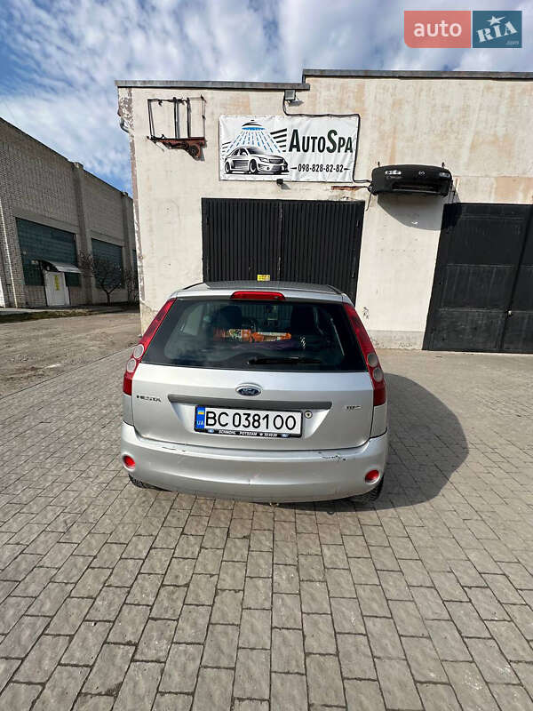 Хетчбек Ford Fiesta 2006 в Золочеві