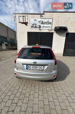 Хэтчбек Ford Fiesta 2006 в 