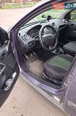 Хэтчбек Ford Fiesta 2006 в 