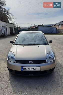 Хэтчбек Ford Fiesta 2002 в 
