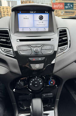Хэтчбек Ford Fiesta 2019 в 