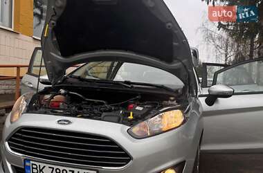 Хэтчбек Ford Fiesta 2013 в 