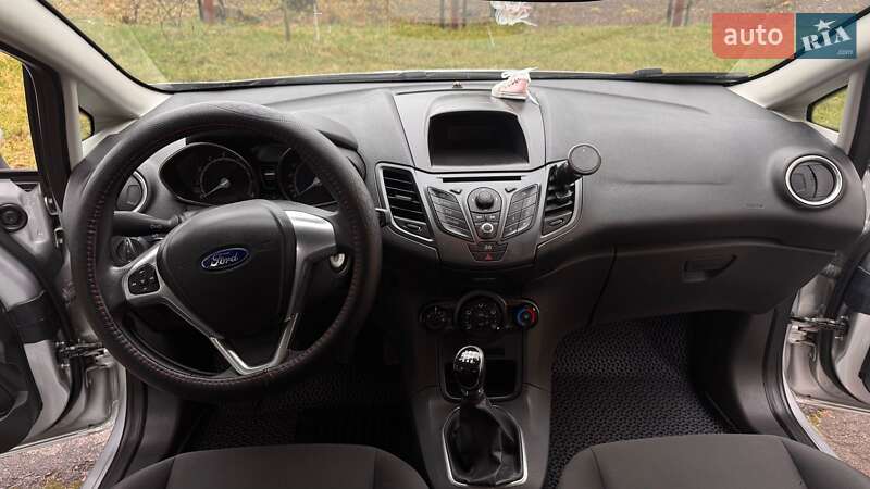 Хэтчбек Ford Fiesta 2013 в Гоще