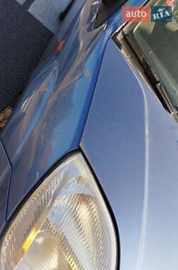 Хетчбек Ford Fiesta 2003 в 