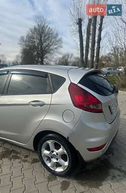 Хэтчбек Ford Fiesta 2010 в 