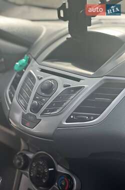 Хэтчбек Ford Fiesta 2010 в 