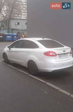 Седан Ford Fiesta 2011 в 