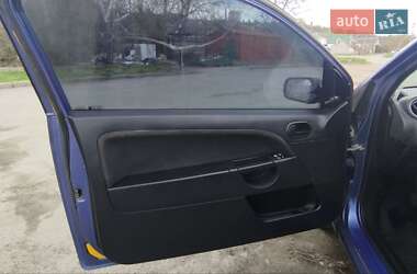 Хэтчбек Ford Fiesta 2006 в 