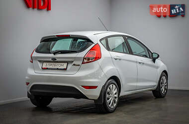 Хэтчбек Ford Fiesta 2017 в 
