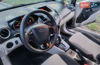Хэтчбек Ford Fiesta 2013 в 