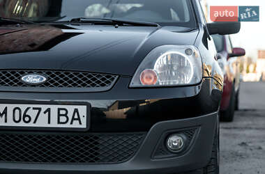 Хэтчбек Ford Fiesta 2008 в 