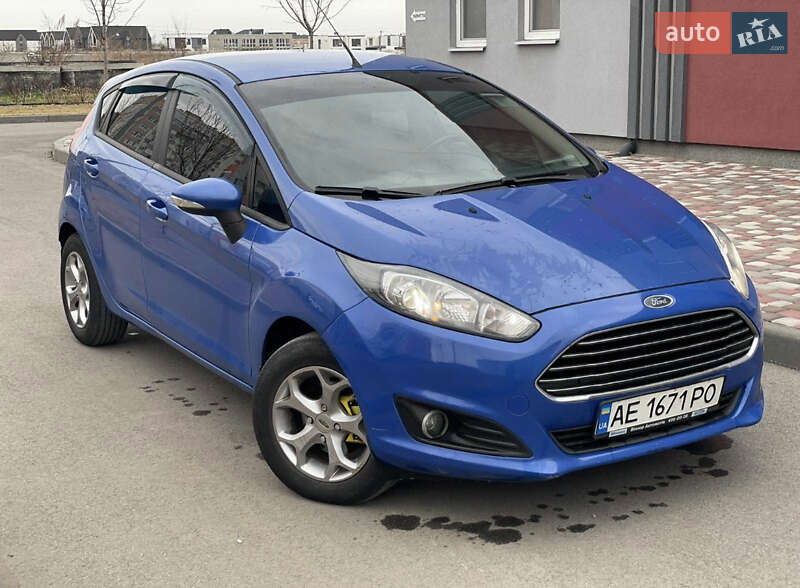 Хэтчбек Ford Fiesta 2012 в 