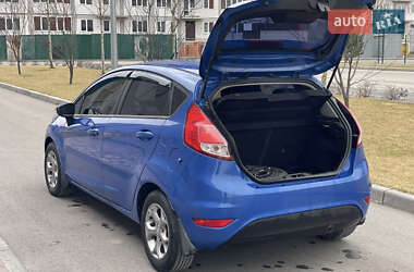 Хэтчбек Ford Fiesta 2012 в 