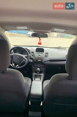 Хетчбек Ford Fiesta 2013 в 