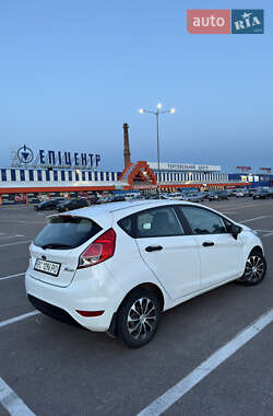 Хэтчбек Ford Fiesta 2013 в 