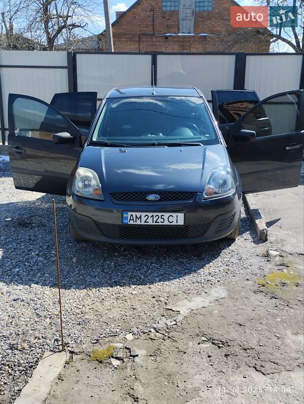 Хэтчбек Ford Fiesta 2007 в 
