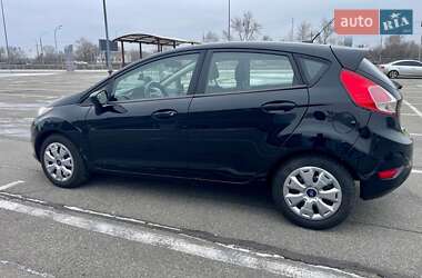 Хэтчбек Ford Fiesta 2016 в 