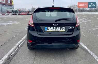 Хэтчбек Ford Fiesta 2016 в 
