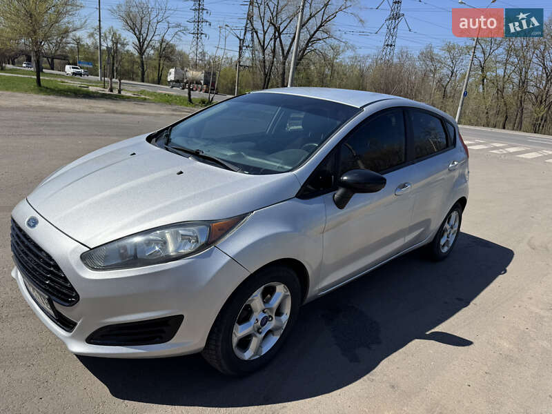 Седан Ford Fiesta 2013 в Кривом Роге