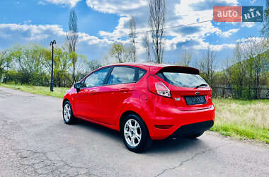 Хэтчбек Ford Fiesta 2015 в 