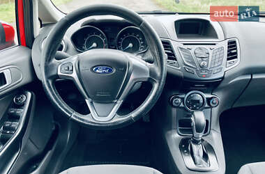 Хэтчбек Ford Fiesta 2015 в 