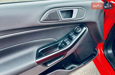 Хэтчбек Ford Fiesta 2015 в 