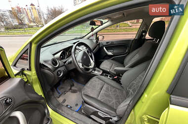 Хэтчбек Ford Fiesta 2012 в 