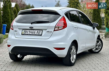 Хетчбек Ford Fiesta 2015 в 