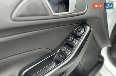 Хетчбек Ford Fiesta 2015 в 