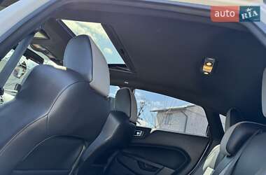 Хетчбек Ford Fiesta 2015 в 