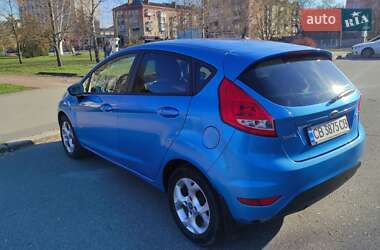Хэтчбек Ford Fiesta 2011 в 