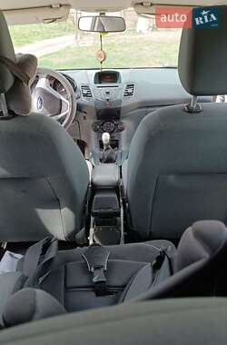 Хэтчбек Ford Fiesta 2012 в 
