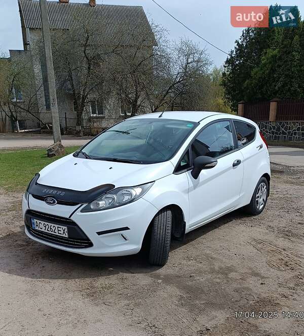 Хэтчбек Ford Fiesta 2012 в 