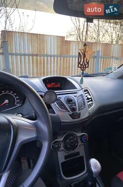 Хэтчбек Ford Fiesta 2011 в 