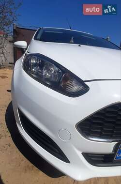 Хэтчбек Ford Fiesta 2016 в 
