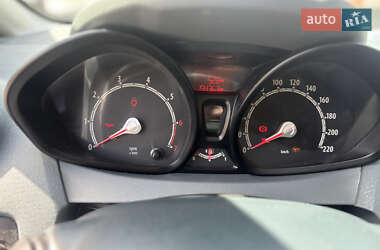 Хэтчбек Ford Fiesta 2009 в 
