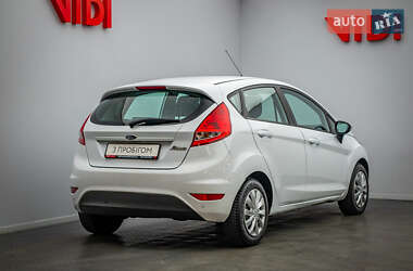 Хэтчбек Ford Fiesta 2012 в 