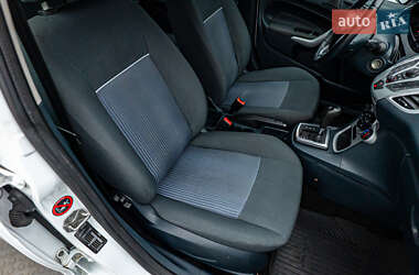 Хэтчбек Ford Fiesta 2012 в 