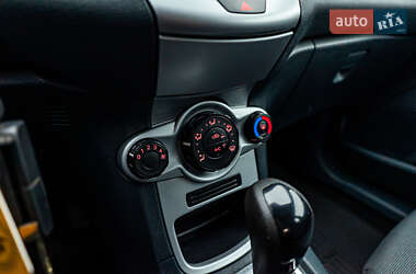 Хэтчбек Ford Fiesta 2012 в 